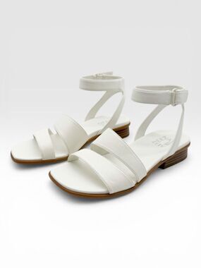 Naturalizer Effie Strappy Flat Sandals Ankle Strap Open Toe Comfort White 6W NEW